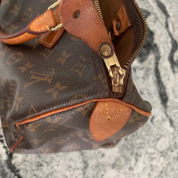 Louis Vuitton Large Speedy Satchel (Authentic) - Picture 4 of 8
